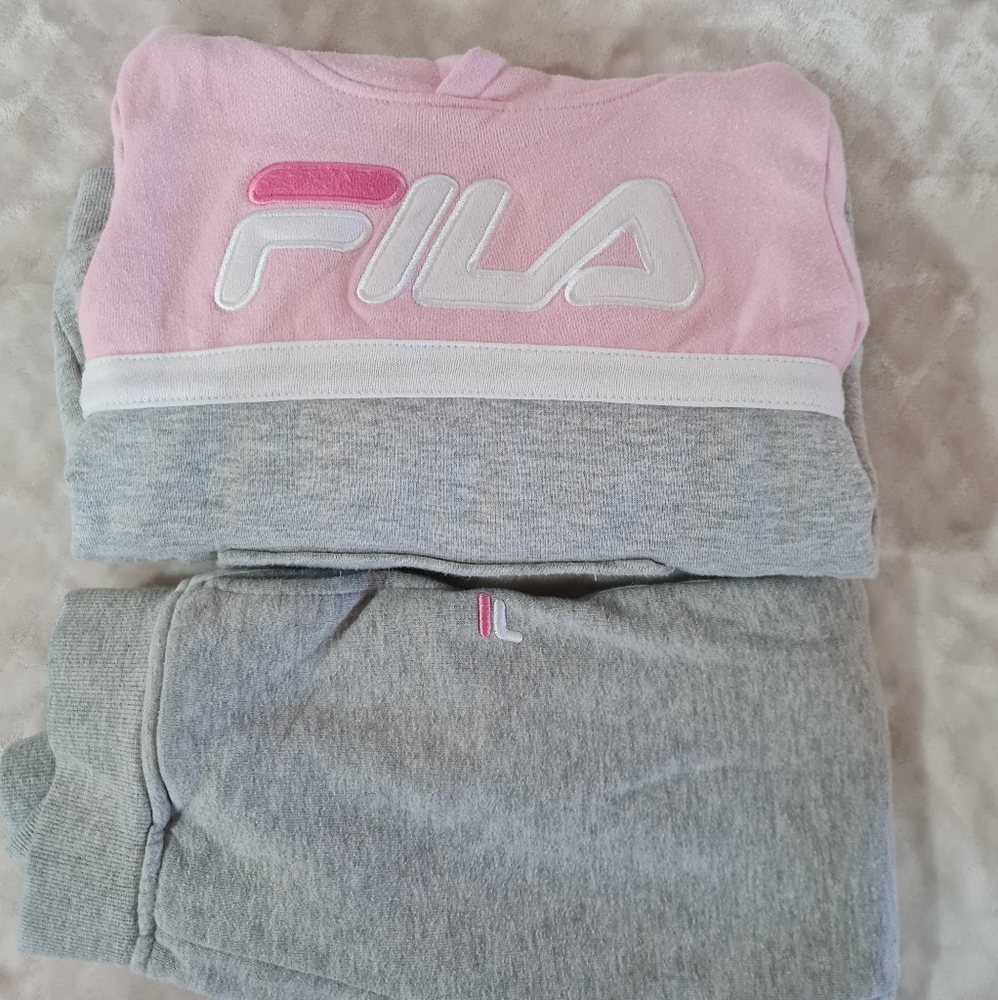 Fila Girls Sweatsuit!